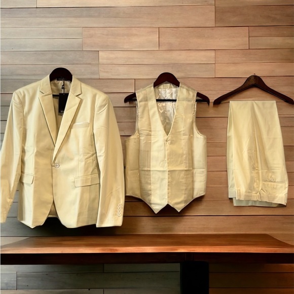 Mage Male Other - NWT Mage Male Suit